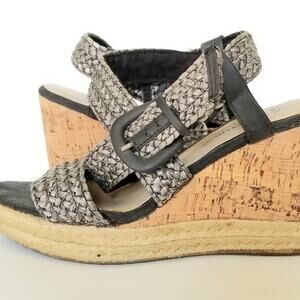 Baretraps strappy wedges 4" height size 7